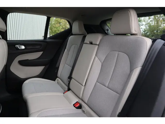 Volvo XC40 T4 Momentum Pro 2019 Benzine 25