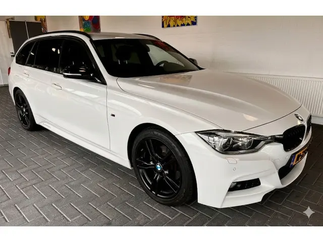 BMW 3 Serie Touring 318i M Sport 2019 Benzine 5