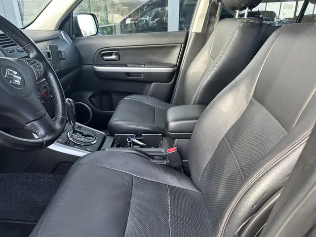 Suzuki Grand Vitara 2.4 Exclusive 2013 Benzine 8