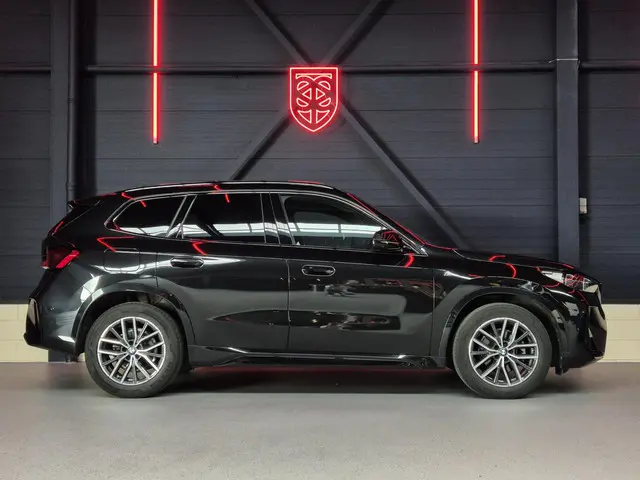 BMW X1 sDrive18i|M-Sport|PANO|HEAD-UP|LED|18"| 2023 Benzine 3