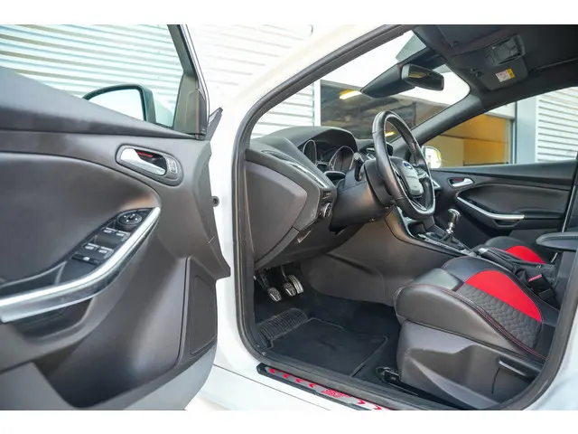 Ford Focus 2.0 ST-3 2016 Benzine 6