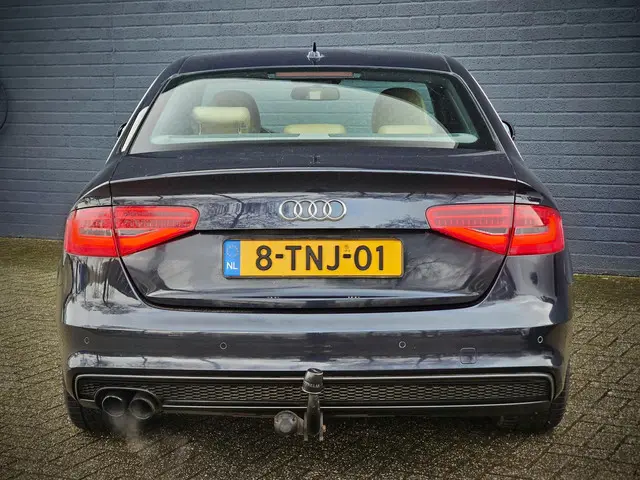 Audi A4 Limousine 1.8 TFSIe Limited S 2014 Benzine 4