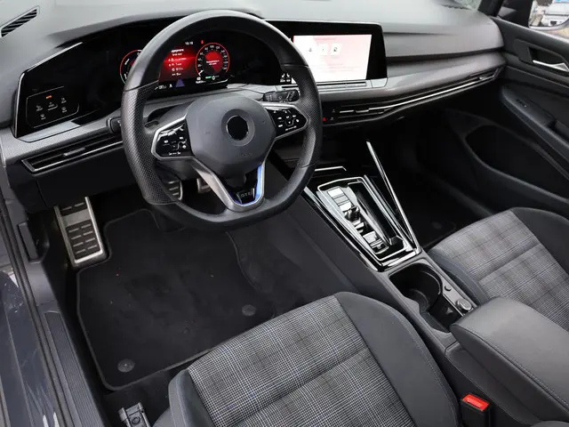 Volkswagen Golf GTE 2022 Hybride Benzine 5
