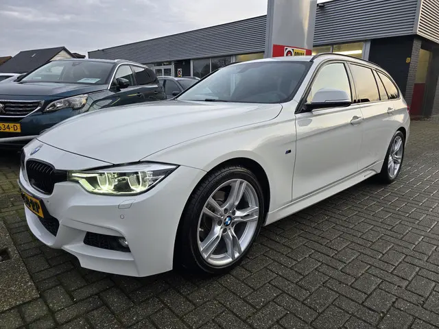 BMW 3 Serie Touring 318i M Sport Edition 2019 Benzine