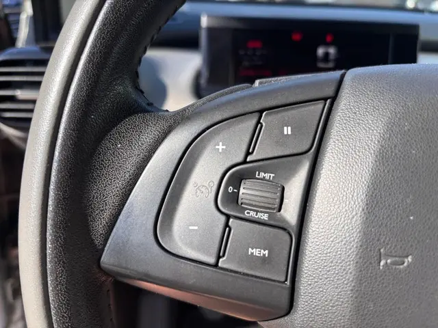 Citroën C4 Cactus 1.2 PureTech Shine 2018 Benzine 9