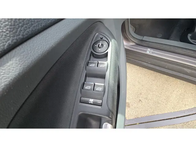 Ford C-MAX 1.0 Edition 2014 Benzine 17