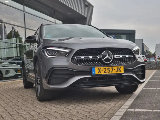 Mercedes-Benz GLA 250 e AMG Line 2021 Hybride Benzine 4