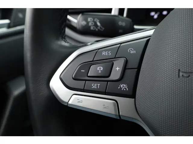 Volkswagen Polo 1.0 TSI R-Line DSG 2025 Benzine 12