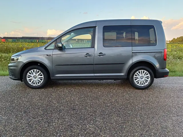 Volkswagen Caddy 1.0 TSI Comfortline 2020 Benzine 9