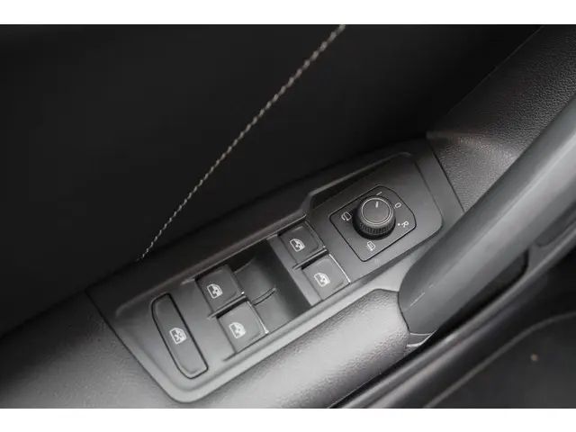 Volkswagen Tiguan 1.5 TSI R-Line Highline 2021 Benzine 23