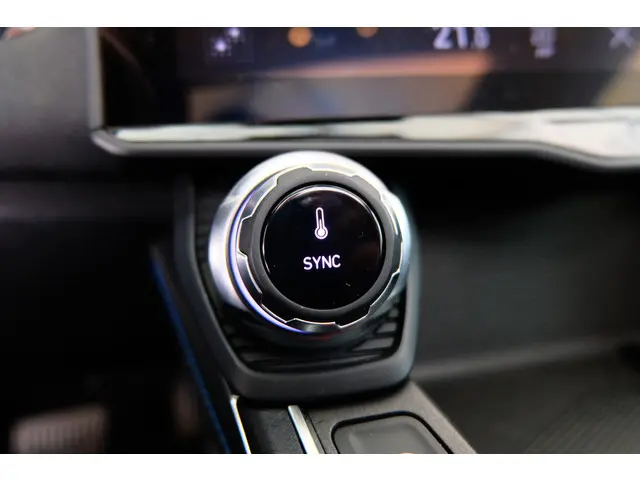 Lynk & Co 01 1.5 2022 Hybride Benzine 32