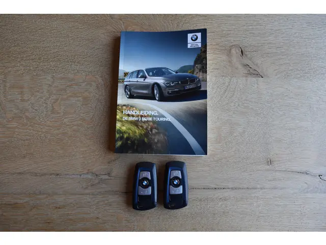 BMW 3 Serie Touring 320i 2018 Benzine 30