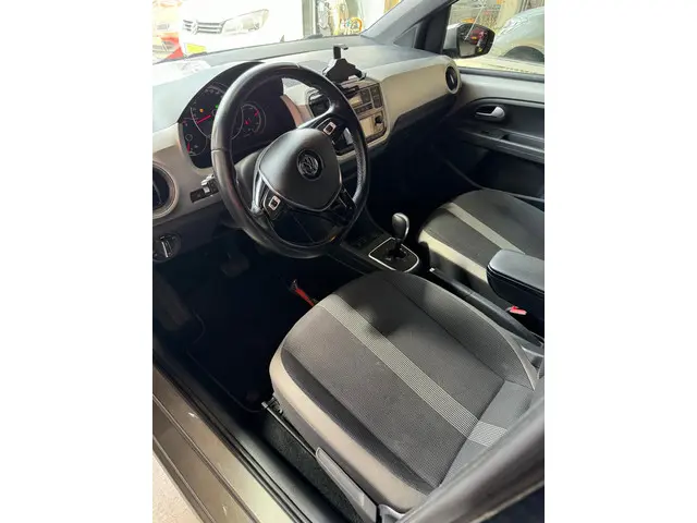 Volkswagen up! 1.0 BMT high up! 2019 Benzine 17