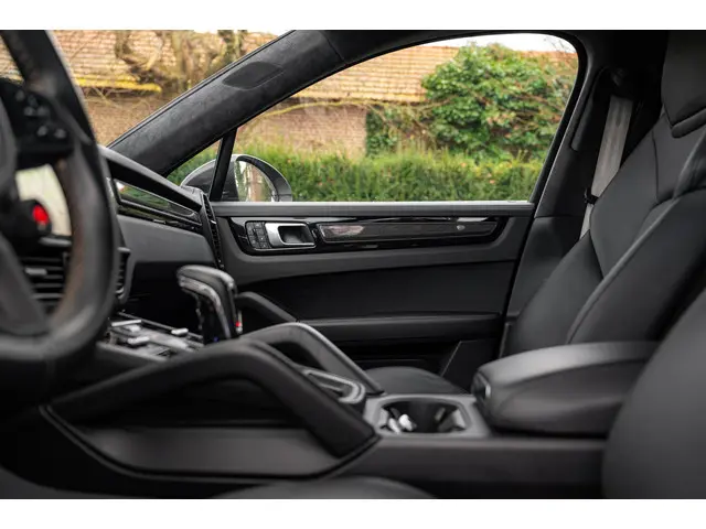 Porsche Cayenne Coupé Turbo GT 2022 Benzine 26