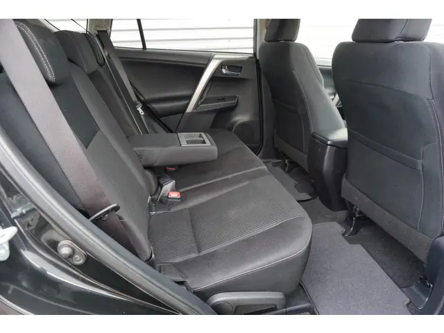 Toyota RAV4 2.0 Dynamic 4WD 2015 Benzine 24