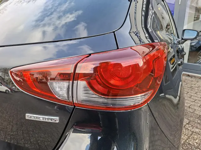 Mazda 2 1.5 Skyactiv-G Luxury 2021 Benzine 24