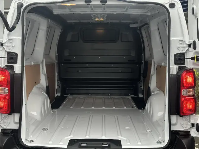 Citroën Jumpy 2.0 BlueHDI 145 S&S L3 2024 Diesel 9
