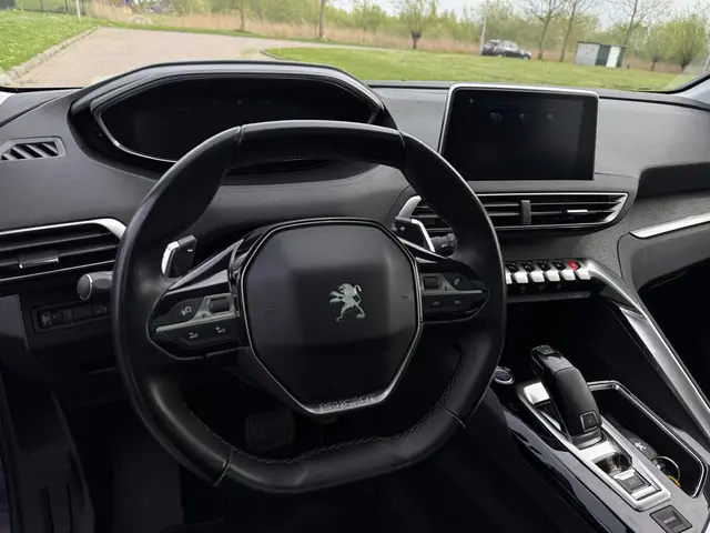 Peugeot 3008 1.2 PureTech Allure 2018 Benzine 12