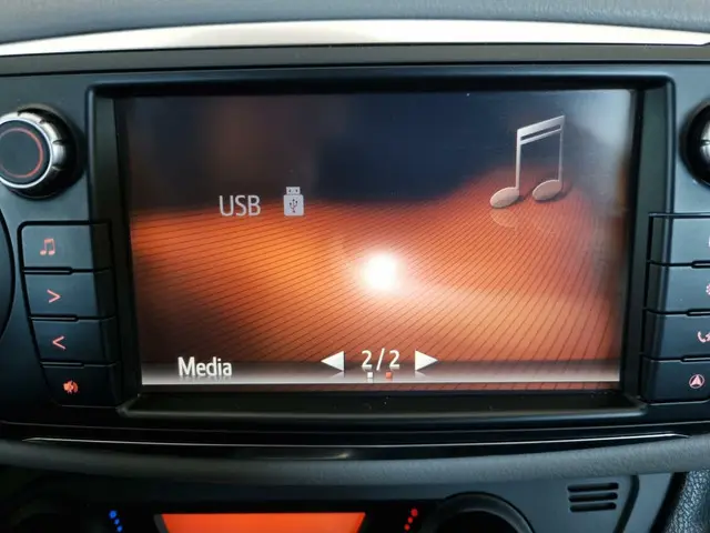 Toyota Yaris 1.3 VVT-i Dynamic Bi-Tone 2016 Benzine 42