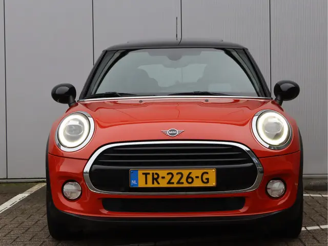 MINI Cooper Pepper 2018 Benzine 6