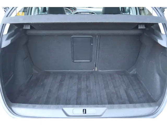 Peugeot 308 1.2 PT ALLURE 2017 Benzine 15