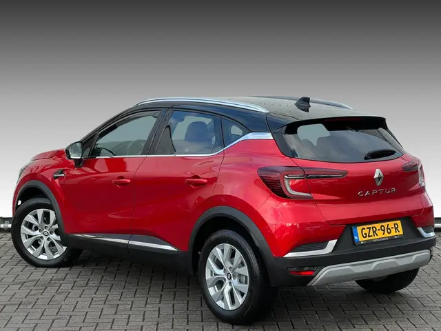 Renault Captur 1.3 TCe 140 EDC Intens 2022 Benzine 3