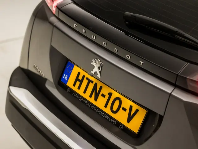Peugeot 2008 1.2 PureTech Sport 2020 Benzine 32