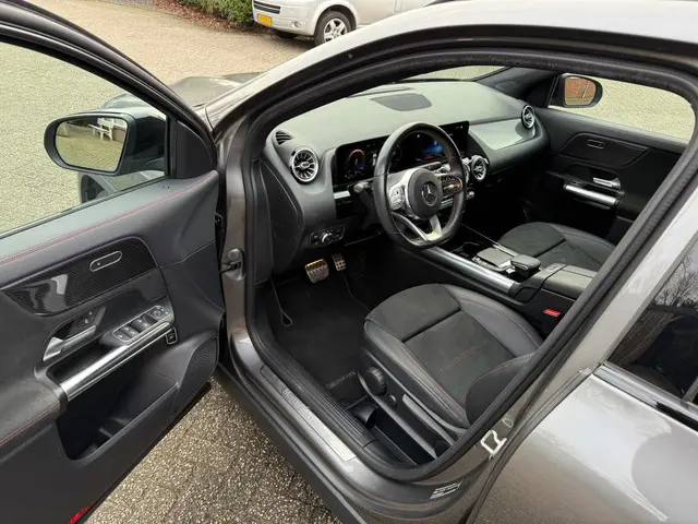 Mercedes-Benz GLA 200 Business Solution AMG 2020 Benzine 12