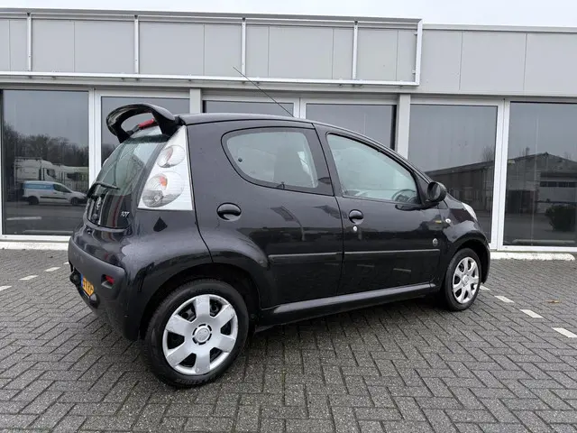 Peugeot 107 1.0 Sportium 2013 Benzine 12
