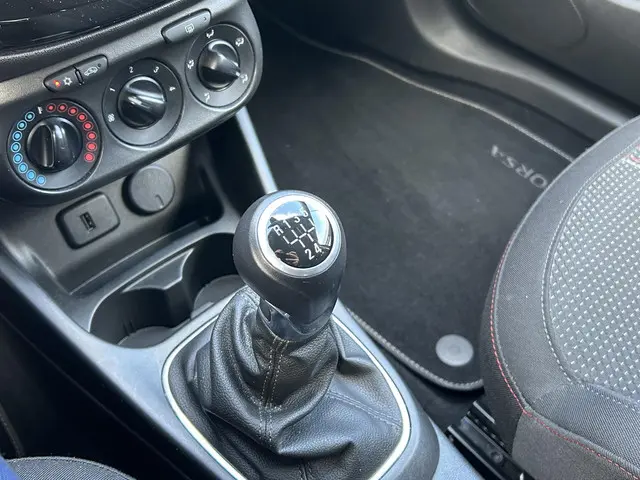 Opel Corsa 1.4 Black Edition 2018 Benzine 18