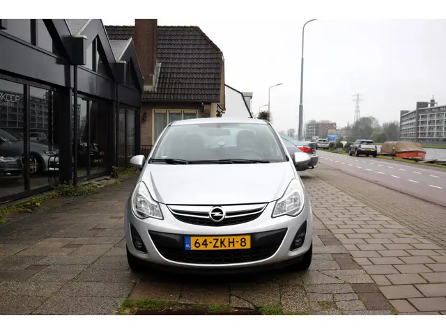 Opel Corsa 1.2-16V Rhythm 2012 Benzine