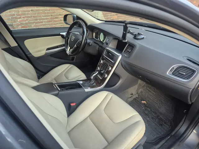 Volvo S60 2.0 T5 Summum 2016 Benzine 8