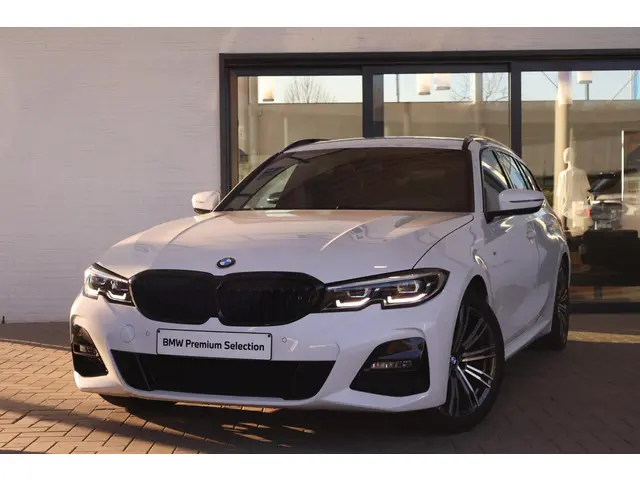 BMW 3 Serie Touring 318i Business Edition 2021 Benzine 21