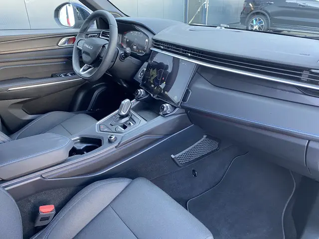 Lynk & Co 01 1.5 2023 Hybride Benzine 35