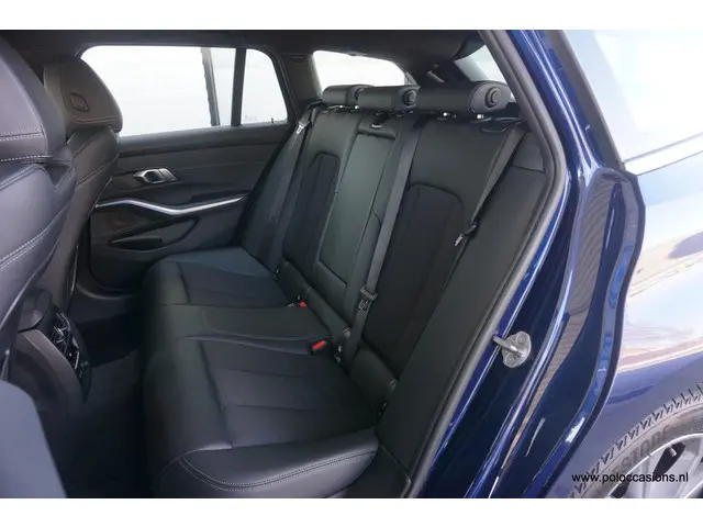 BMW 3 Serie Touring 318i 2021 Benzine 6