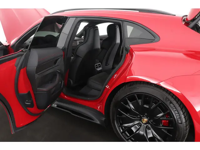 Porsche Taycan Sport Turismo GTS 2022 Elektrisch 75