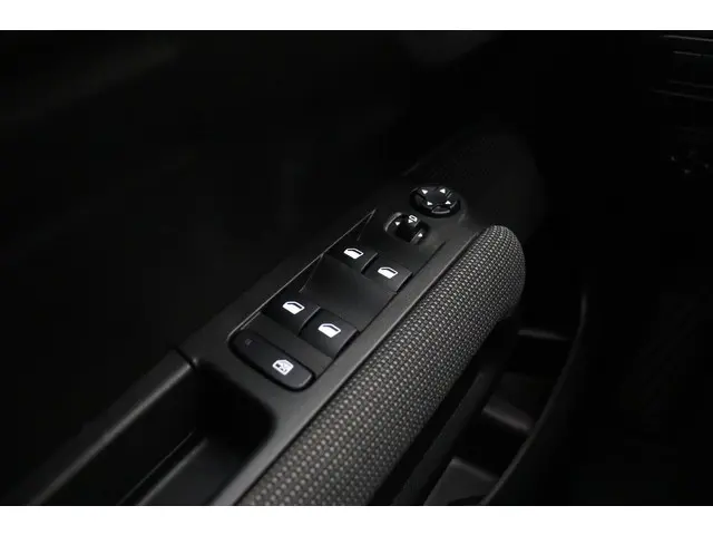 Citroën C3 Aircross 1.2 PureTech S&S Shine 2020 Benzine 18