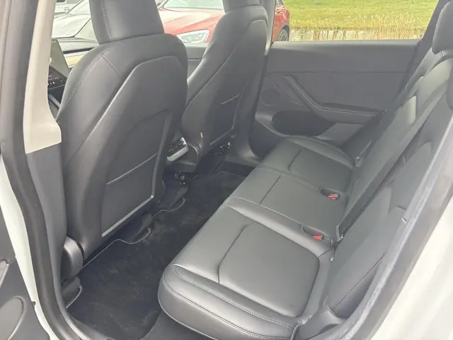 Tesla Model Y Long Range AWD 75 kWh 2022 Elektrisch 22