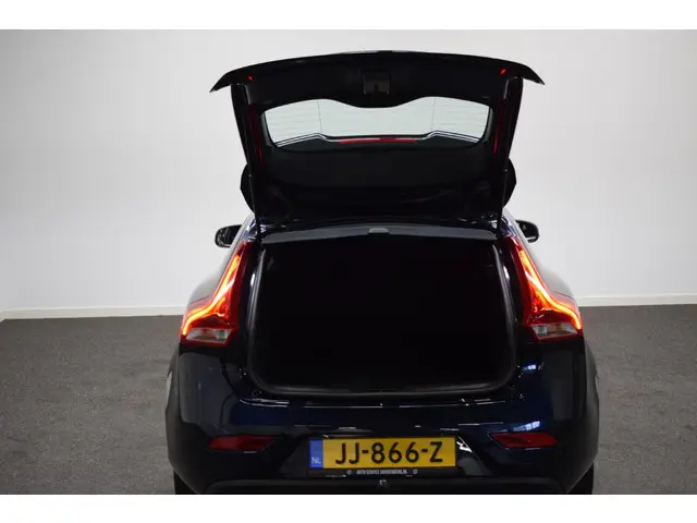 Volvo V40 2.0 T3 153pk Nordic+ 2016 Benzine 23