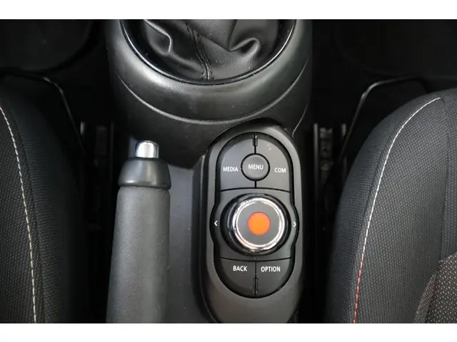 MINI 5-Deurs One Essential 2021 Benzine 13