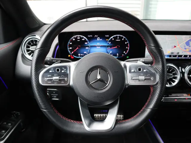 Mercedes-Benz 200-klasse GLB AMG Line 2023 Benzine 17