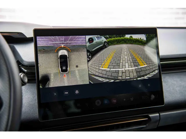 Lynk & Co 08 1.5 More 2026 Hybride Benzine 24