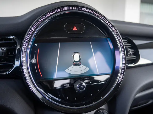 MINI 5-Deurs One 2022 Benzine 23