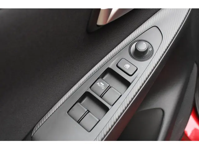 Mazda 2 1.5 e-SkyActiv-G 90 Homura 2025 Benzine 13