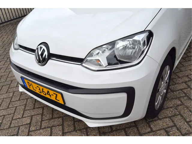 Volkswagen up! 1.0 BMT move up! 2017 Benzine 4