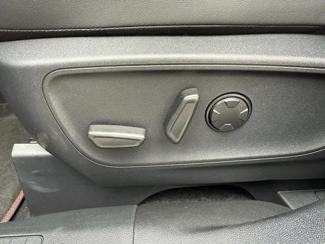 Ford Kuga 2.5 PHEV ST-Line X 2025 Hybride Benzine 37