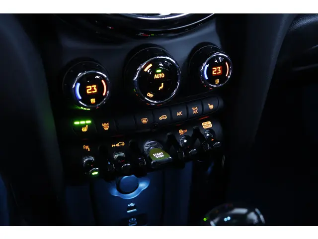 MINI Electric Cooper MINI Yours 33 kWh 2023 Elektrisch 18