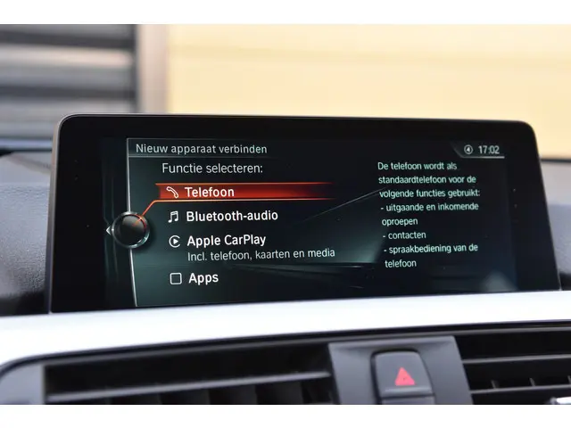 BMW 3 Serie Touring 320i High Executive 2017 Benzine 19