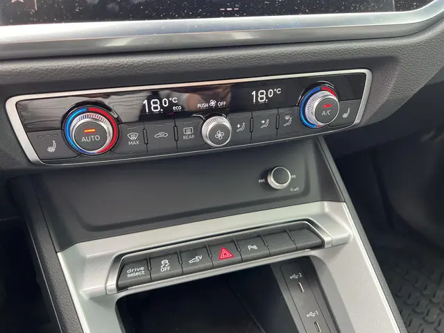 Audi Q3 45 TFSI e S-Line 2021 Hybride Benzine 17