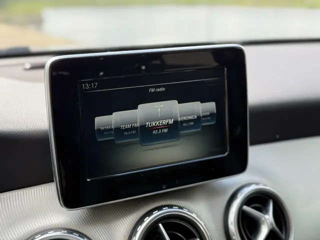 Mercedes-Benz GLA 200 Prestige 2016 Benzine 37